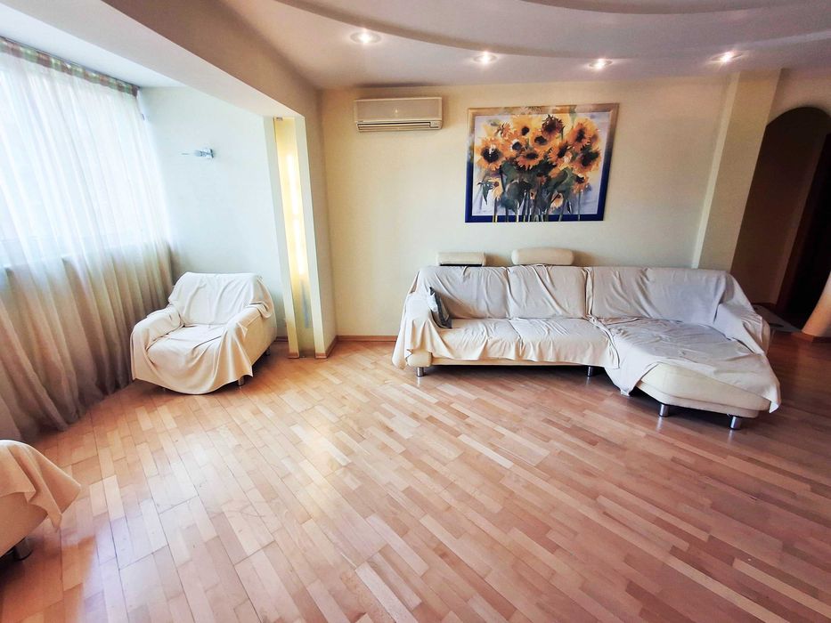 Оренда чудової 2 кімнатної квартири біля метро Позняки, 90м2, вул. Бориса Гмирі, 1/2