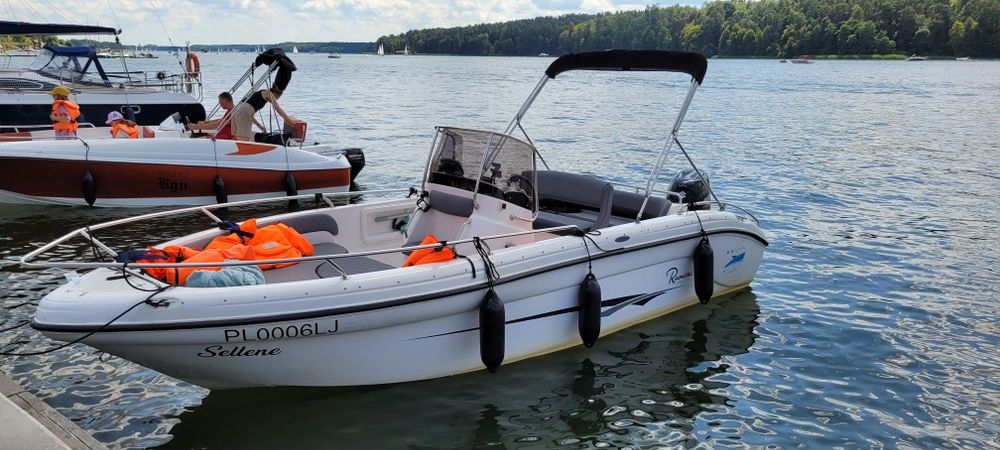 Czarter, wynajem motorówki.