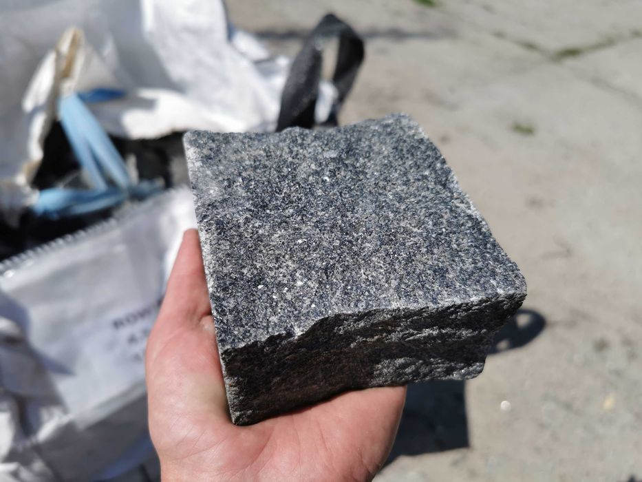 PROMOCJA ! Czarna Kostka Granitowa cięto-łupana Na podjazdy, chodniki