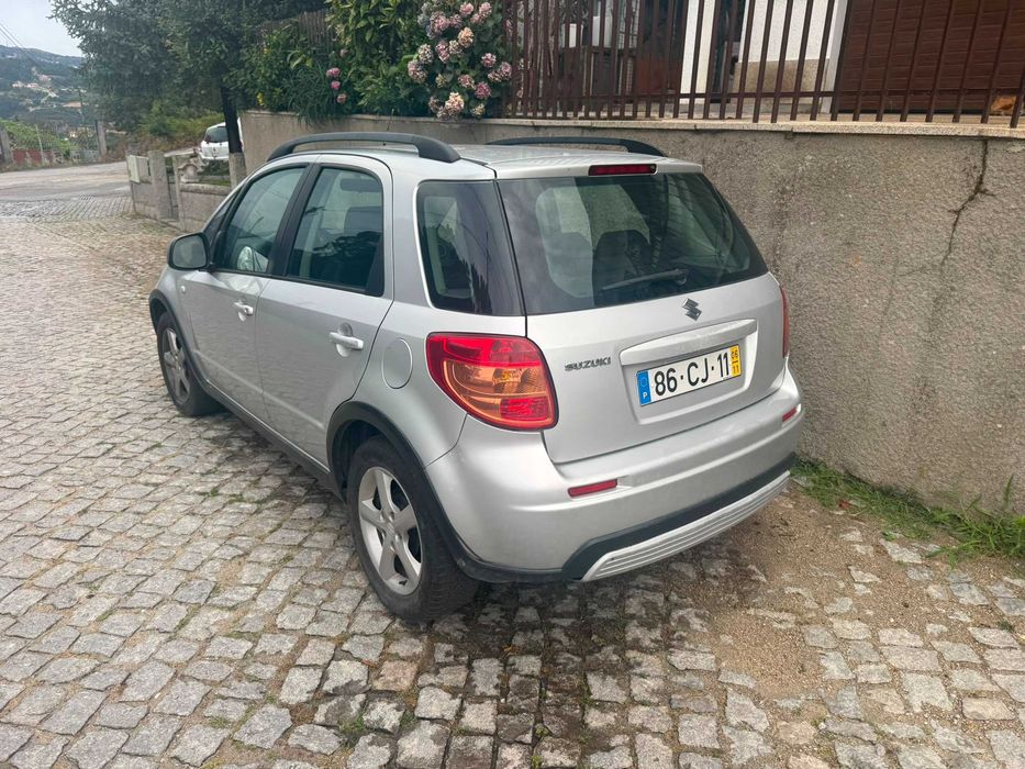 Suzuki SX4 em bom estado