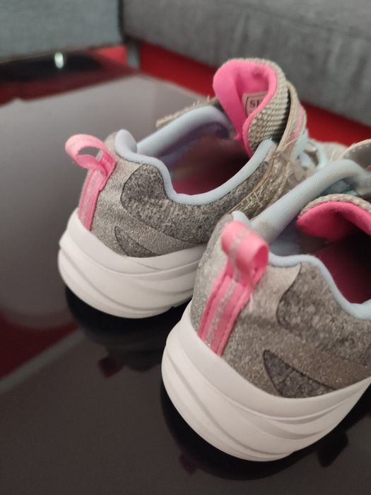 Кросівки  на дівчинку 27 р