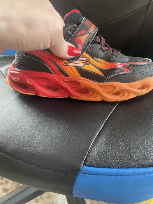 Кросівки Skechers для хлопчика розмір 31