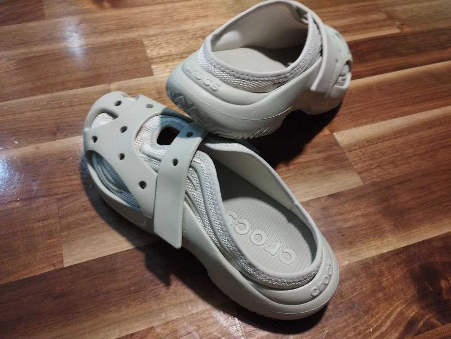 Жіночи crocs - з Европи