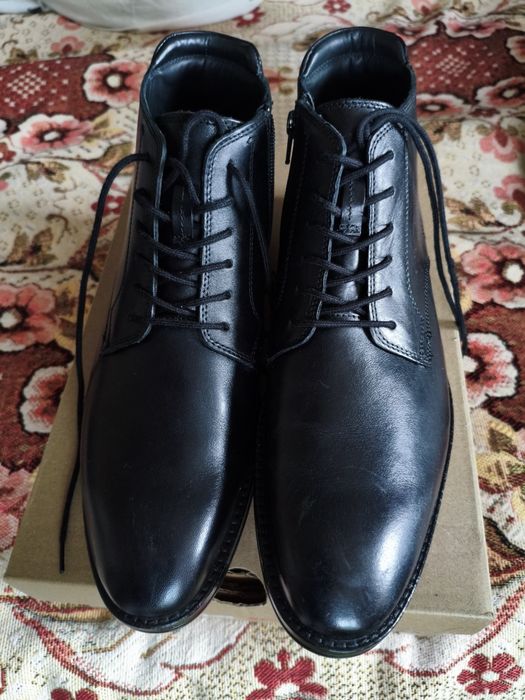 Продам шкіряні черевики Clarks 42.5-43 розмір