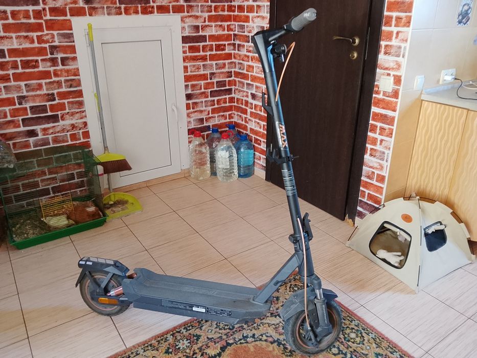 Продам самокат navee max