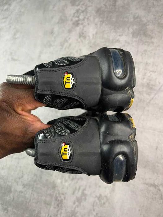 Air Max Plus Black Metallic Silver Size 39EU