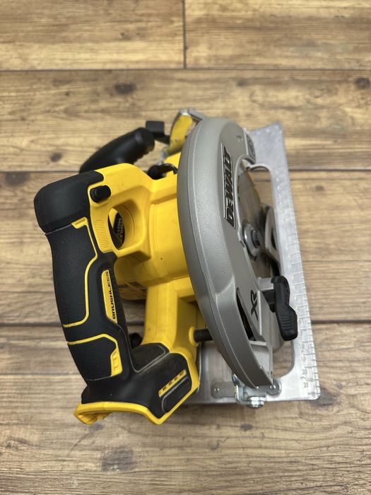 Piła, pilarka tarczowa, akumulatorowa DeWalt DCS570 - 2023r.