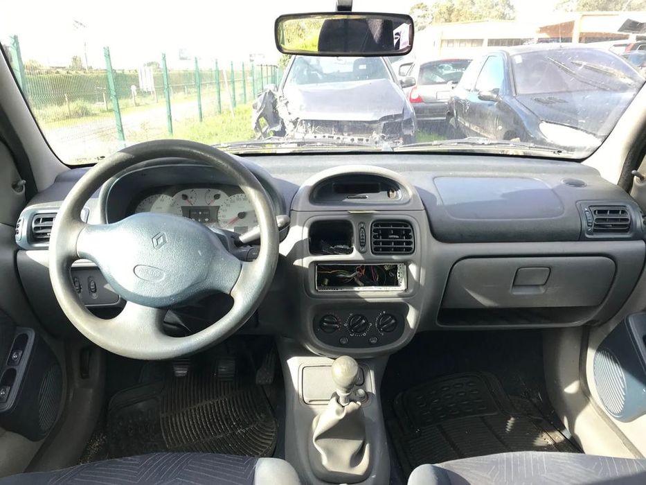 Renault Clio II 1.2 16V 5P 2001 - Para Peças