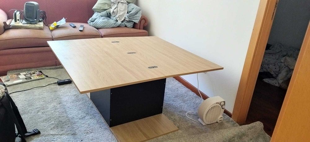Mesa de centro “all-in-one” elevatória e extensível