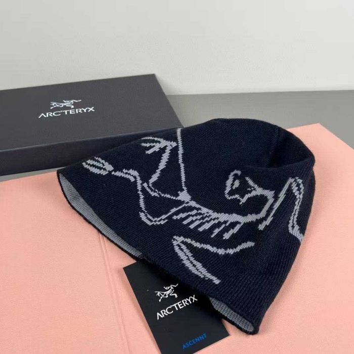Zupełnie nowa czapka Arc'teryx