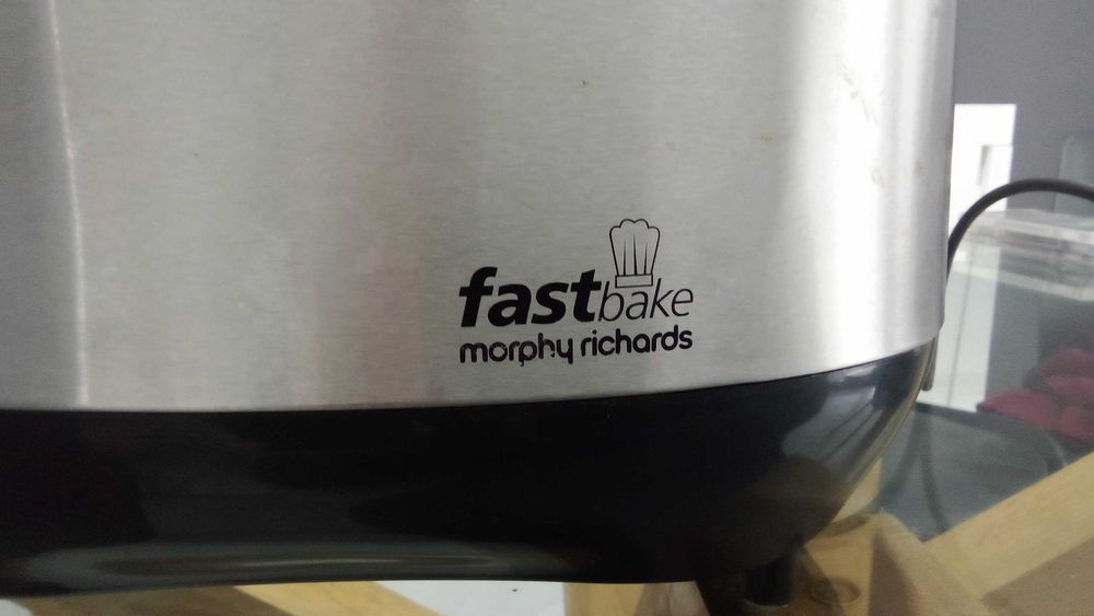 Máquina para fazer pão e compotas da marca Morphy Richards