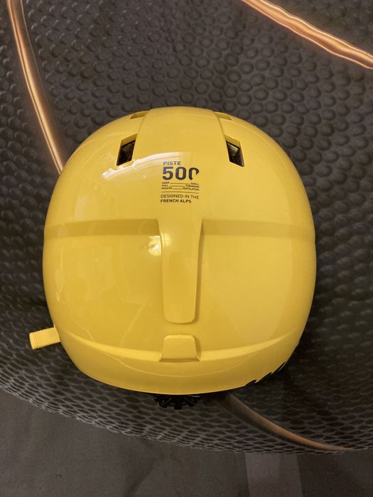 Capacete Sky e Snowboard Wedze