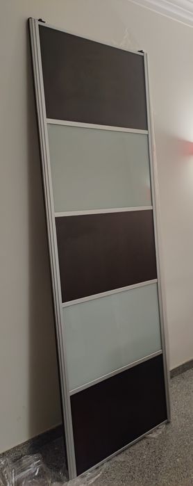 Roupeiro wengue com quatro portas