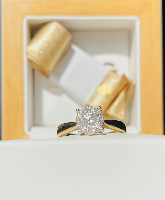 Złoty pierścionek z 9 diamentami jubiler Swag Anglia