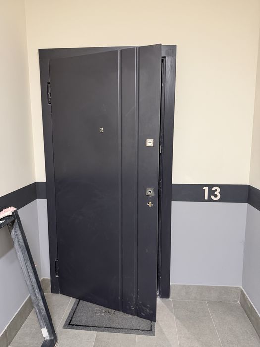 Продам вхідні двері з коробкою