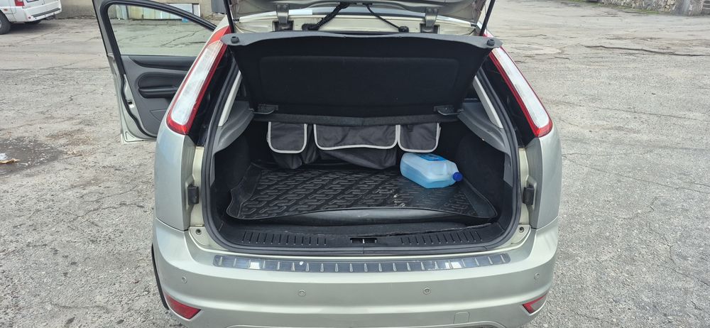 Продаю Форд фокус 2010 2.0 АКПП в комплектации Ghia