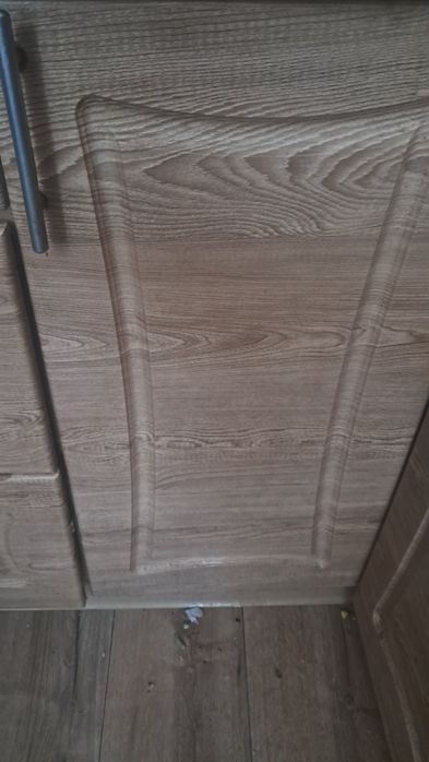 Продажться встроєнна кухня, з недодоліками.