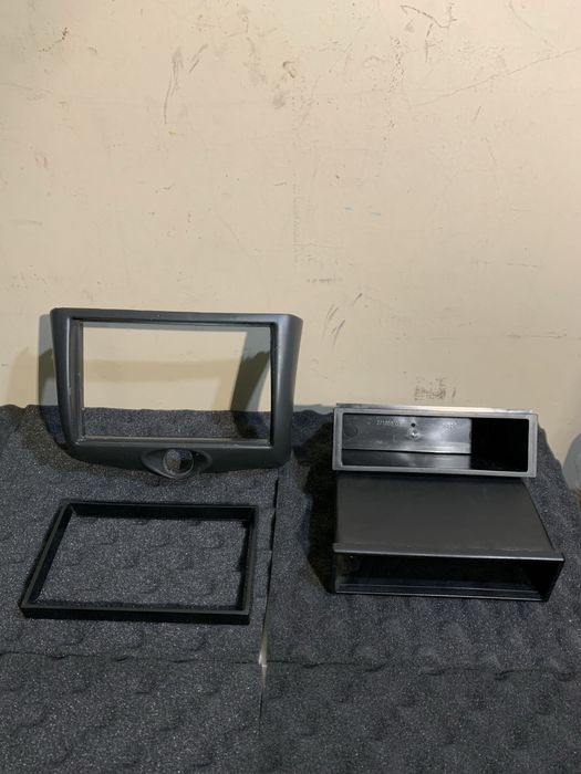 Moldura para Auto rádio/Ecrã/Monitor YARIS e 2 Caixas de Armazenamento
