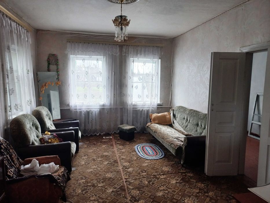 Княжичі, будинок 85кв.м. в центрі села з комунікаціями, 20 соток