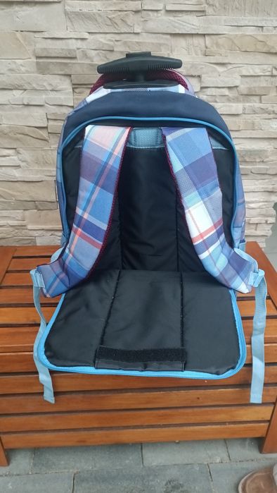 wesoła krateczka duży plecak szkolny turystyczny na kółkach