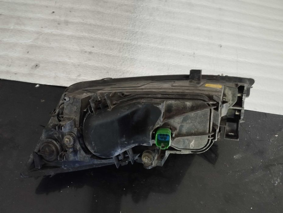 Lampa Przód  Ford Mondeo MK 3 Prawa