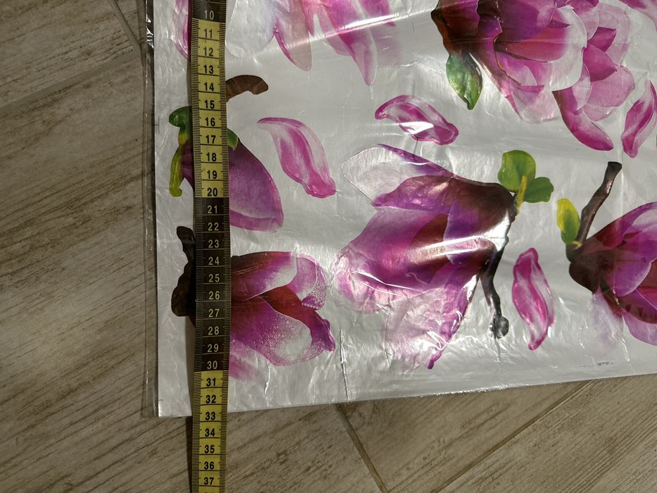 Інтерʼєрні наліпки на стіну або шпалери