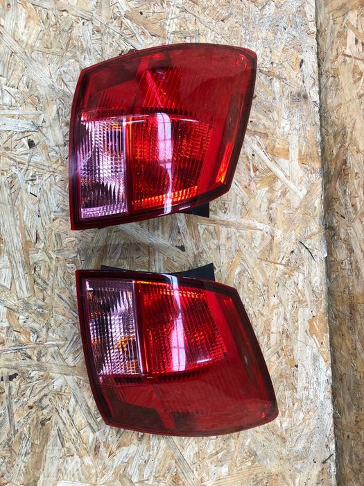 Lampy  tylne  lewa prawa Nissan Qashqai J10