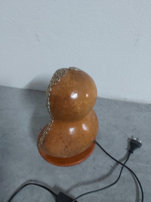Vendo candeeiro de cabeceira ou de mesa, em forma de cabaça