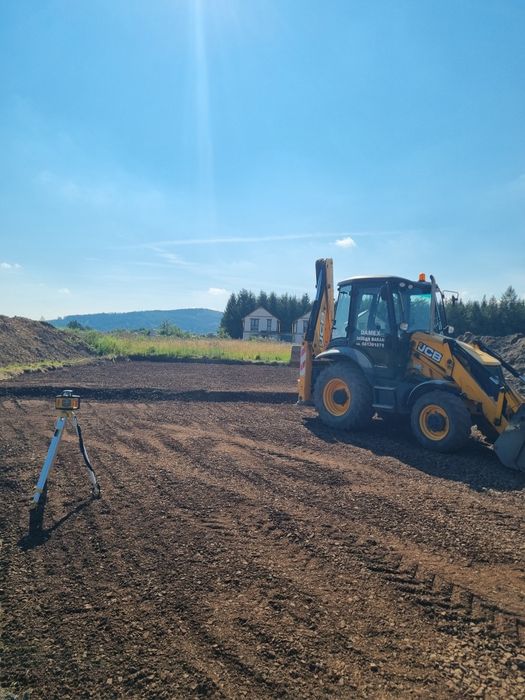 Wynajem koparko-ładowarki, usługi koparką, prace ziemne