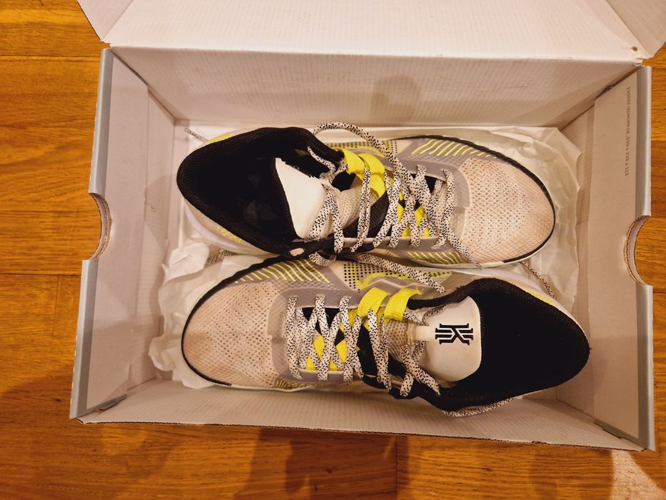 Tenis Adidas Kyrie Irving Flytrap V