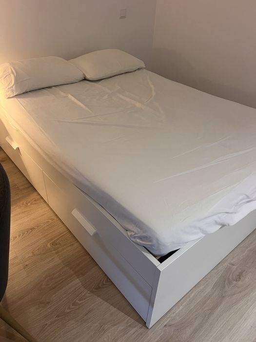 Cama branco com colchào incluído