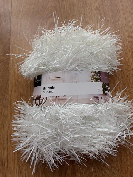 biała girlanda biały łańcuch dekoracyjny ozdobny