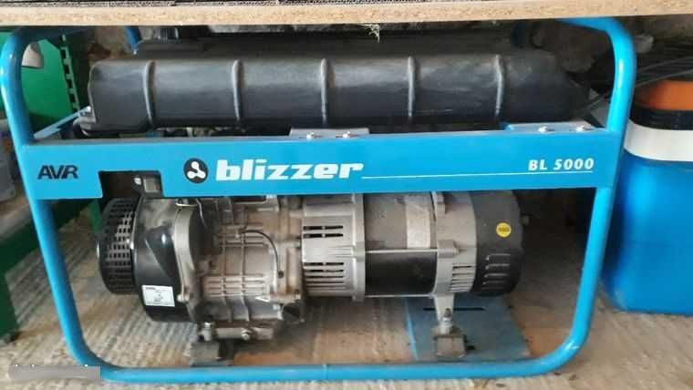 ALUGUER DE GERADORES A GASOLINA (1000W e 5000W)