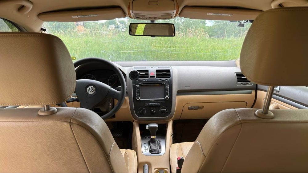 Volkswagen Jetta 2006 | 2.5 Бензин | АКПП |