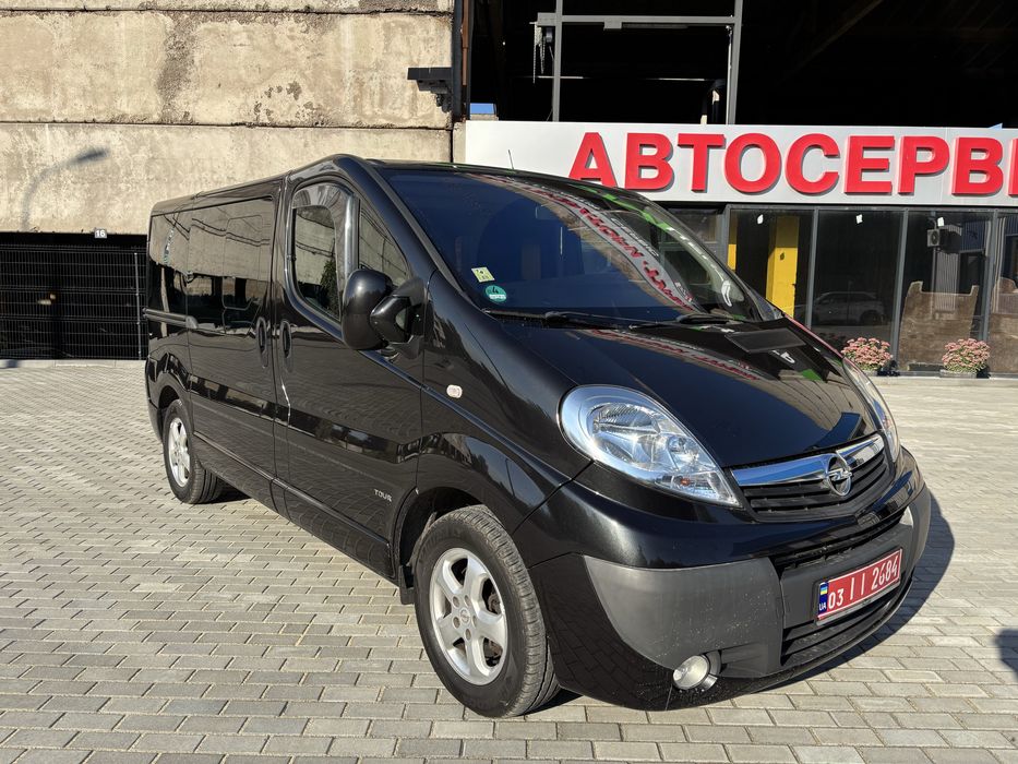Opel Vivaro 2,5D пасажир автомат