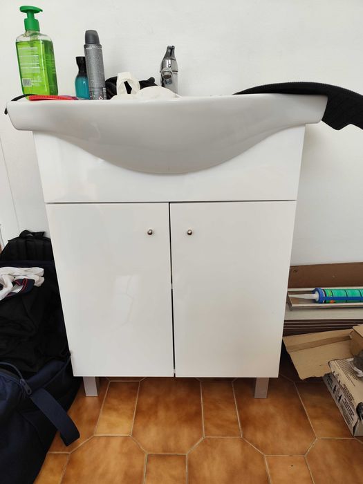 Móvel com lavatório