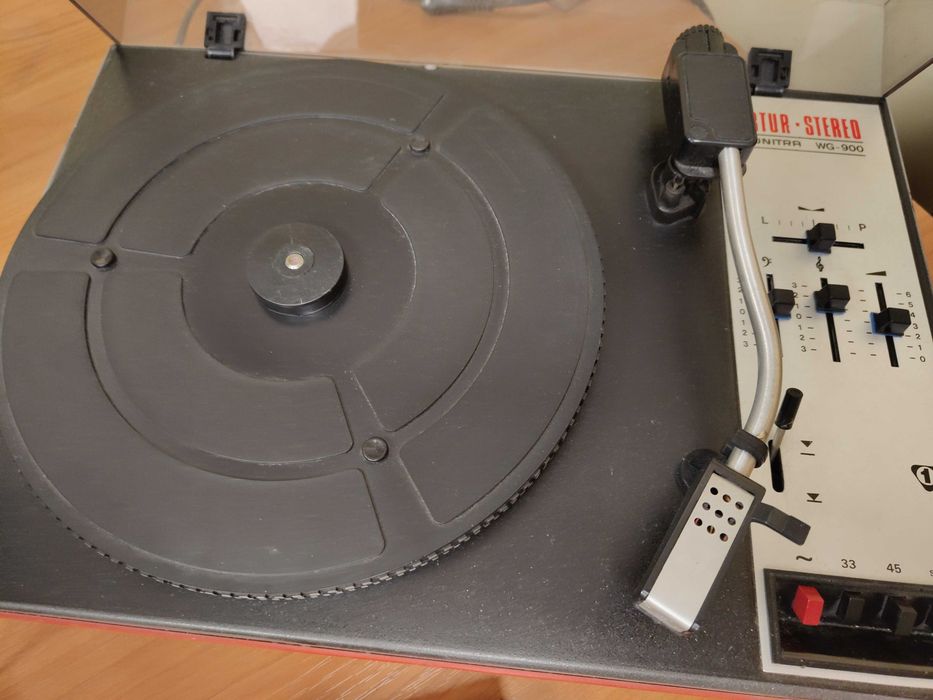 Gramofon Artur z kolumnami