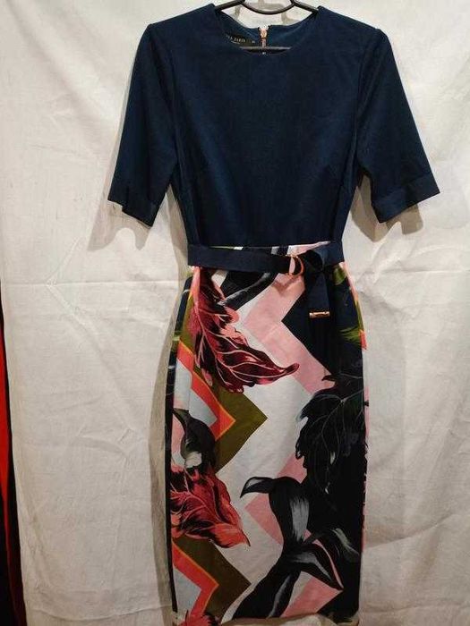 Платье-футляр миди с цветочным принтом и поясом Ted Baker размер 2