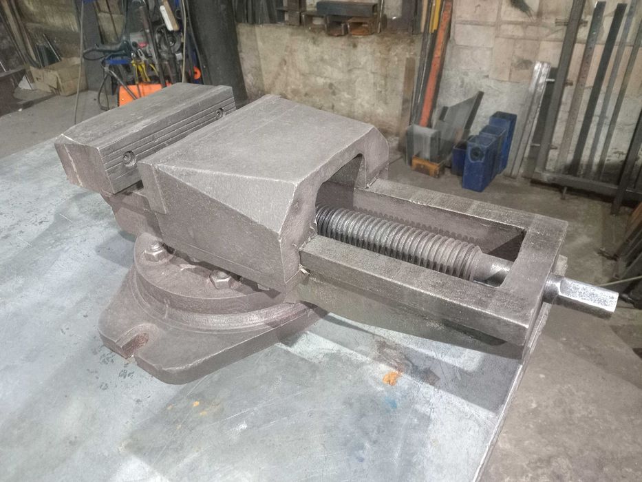 Тиски станочные 250 мм .