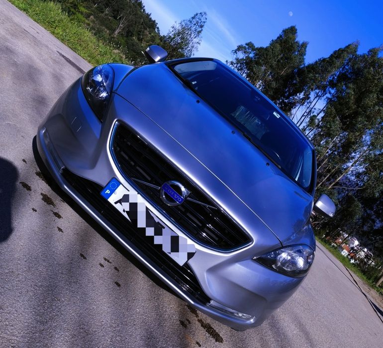Volvo V40 2.0 D4 Momentum 2016 - Poucos kms