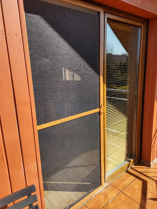 Moskitiera drzwiowa zawiasowa