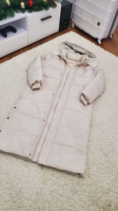 Пуховик, пальто світле