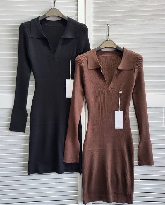 Стильна трикотажна сукня поло з комірцем