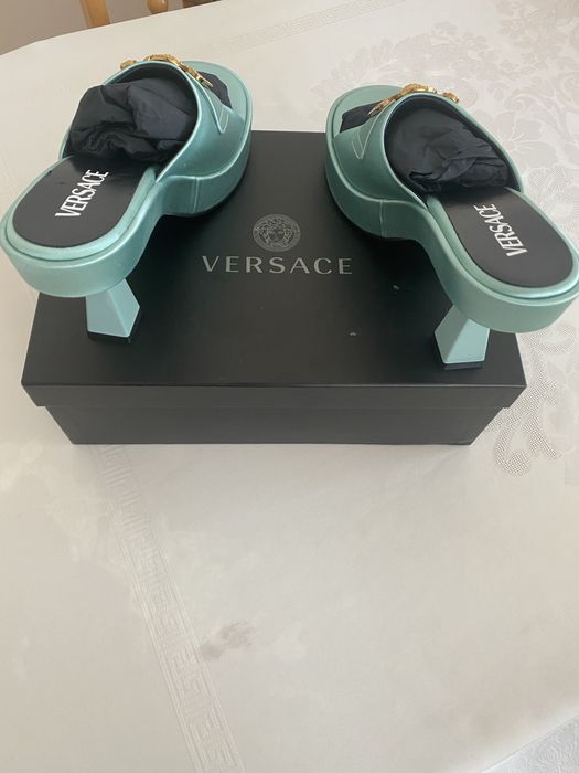 Жіночі туфлі на підборах Versace