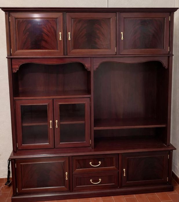 Móvel em madeira maciça – excelente estado