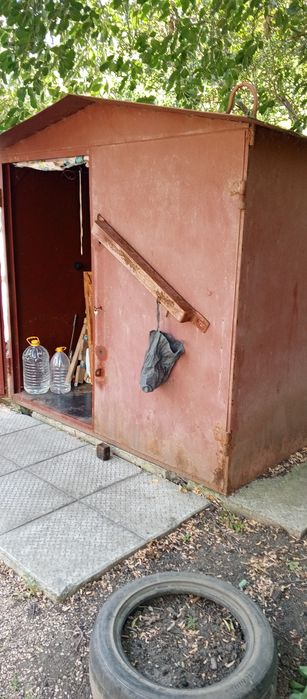 Цільно металевий сарай