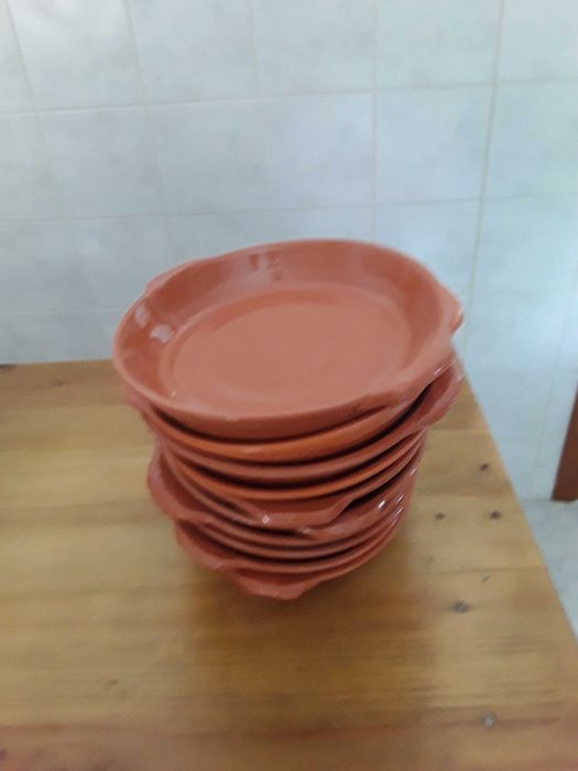 Frigideiras (pratos) de barro para bifes