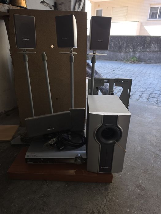 O sistema de DVD com colunas