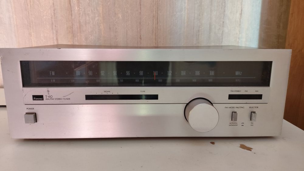 Sansui T‑60. FM/AM стерео тюнер.
