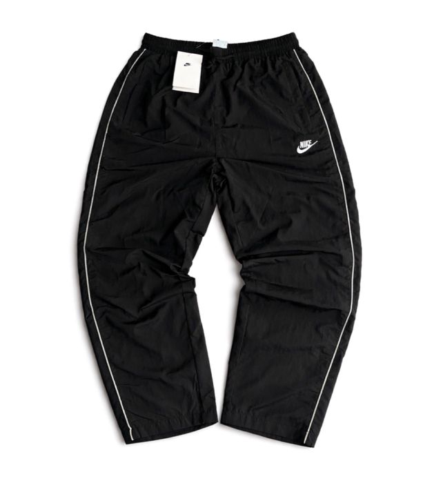 Нейлонові штани Nike